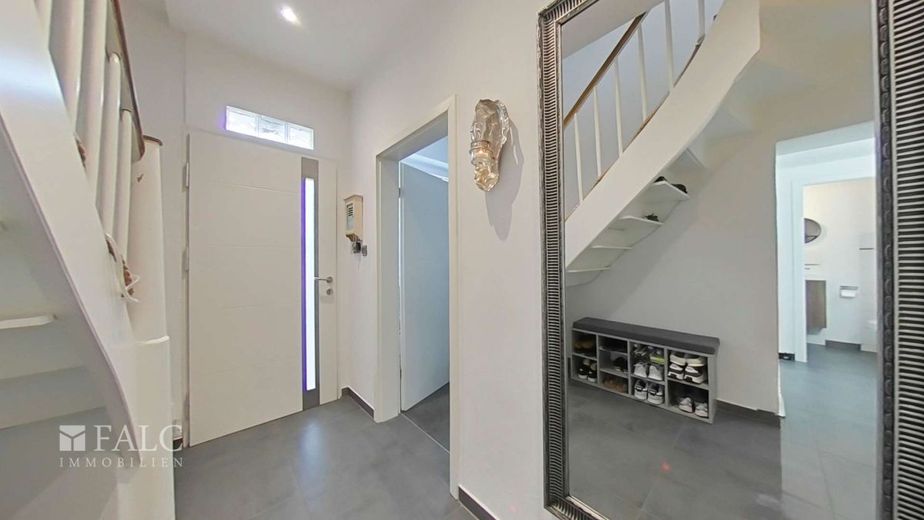 Großzügiges Einfamilienhaus mit viel Platz in Leutesdorf – Flur