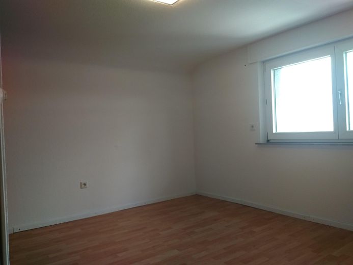 Zweizimmerwohnung in Alzenau-Wasserlos * renoviert und sofort beziehbar * – Zimmer 2 mit Einbauschrank
