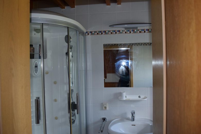 WHG 2 - 1. OG: Dusche/WC