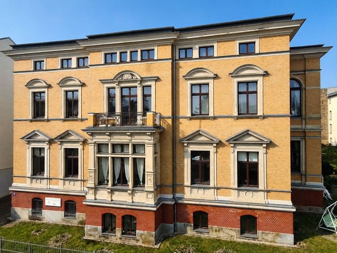 Traumhafte 2-Raumwohnung mit Einbauküche und Stuck im Mühlwegviertel! – Außenaufnahme