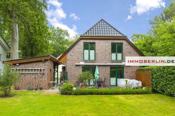 IMMOBERLIN.DE - Ausgezeichnetes Haus mit Südgarten & massivem Nebengebäude in naturverbundener Lage