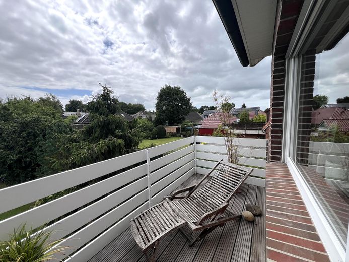 Perfektes Familiendomizil: Zentral wohnen, am Waldrand leben - provisionsfrei – Balkon, Blick nach Westen