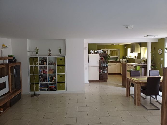 DHH in Gerlingen mit Energieffizienzklasse A+ mit PV-Anlage, Solar, Wärmepumpe und Klima – Foto 4