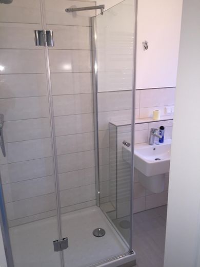 Essen Moltkeviertel / Apartamento de 2 hab. con cocina, pasillo y baño, completamente renovado – Bad