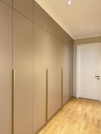 Saniert & bezugsfrei in Westend: 130 m², 2 Balkone, 2 Bäder, Stellplatz – provisionsfrei – Garderobe