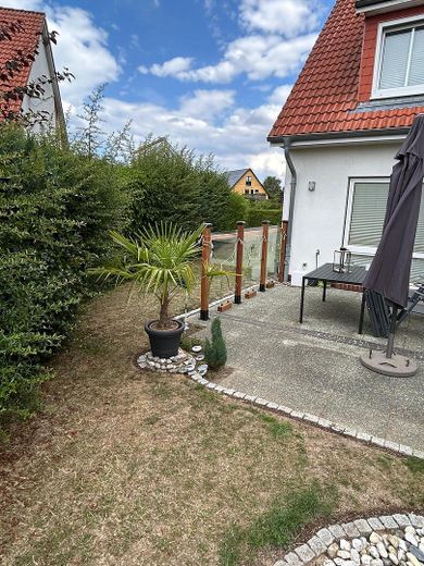 gepflegtes Reihenendhaus – Terrasse