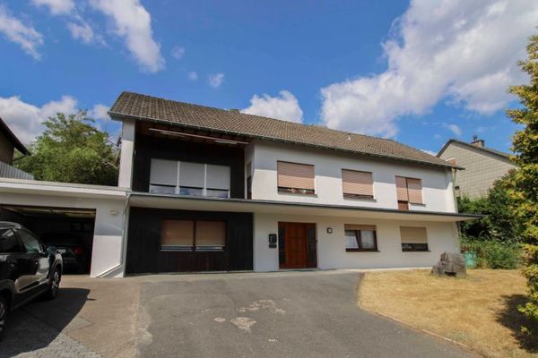 Großzügiges Einfamilienhaus in idyllischer Lage - auch als Mehrgenerationenhaus geeignet
