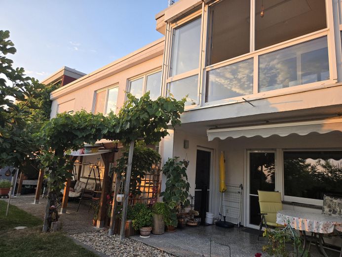 Einfamilienhaus in traumhafter Lage mit Panoramablick auf Bodensee und Schweizer Berglandschaft – Hausansicht Südwest