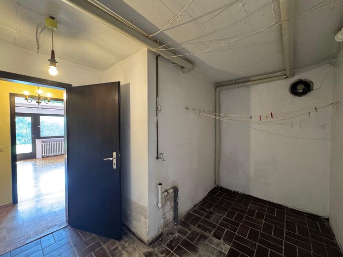 Großzügiges Einfamilienhaus mit Fernblick – Waschküche