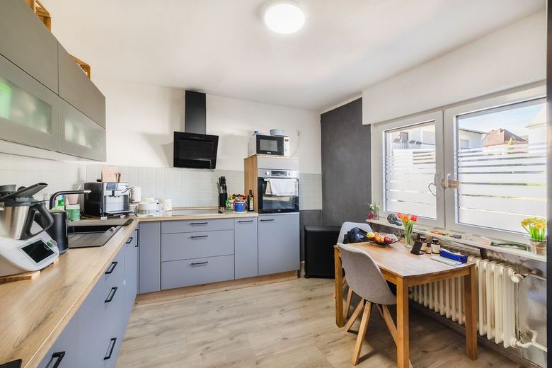 Doppelhaushälfte in Höhr-Grenzhausen - mit großer überdachter Terrasse, Garten und Garage – Küche