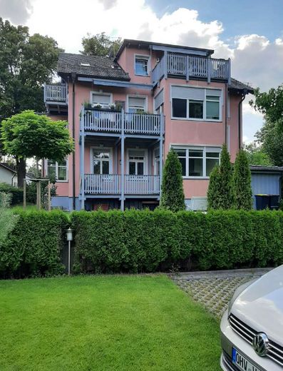 Ost-Ansicht mit Garten