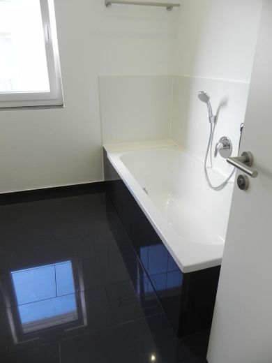 DHH A+ Wärmepumpe Best Lage – Bad OG Wanne