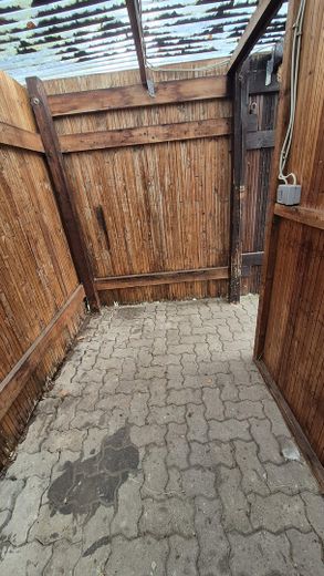 Casa a schiera di testa ben tenuta con giardino recintato e posto auto coperto – Schuppen Careport