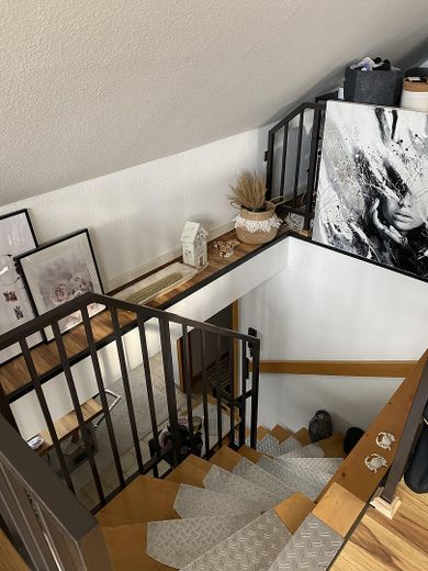 Attraktive 2-Zimmer-Maisonettewohnung in bevorzugter Wohnlage von Ratingen-Lintorf zu vermieten – Treppe 1.OG - Galerie