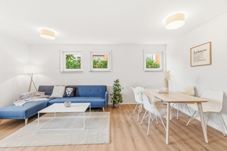 2-Zimmerwohnung in Reutlingen-Hohbuch (nahe FH) - frisch renoviert, modern, hell, Balkon/Garten – Wohnzimmer