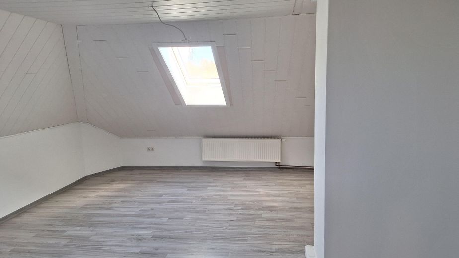 Einfamilienhaus in Wilhelmshaven zu verkaufen oder zu vermieten – Zimmer 1 oben
