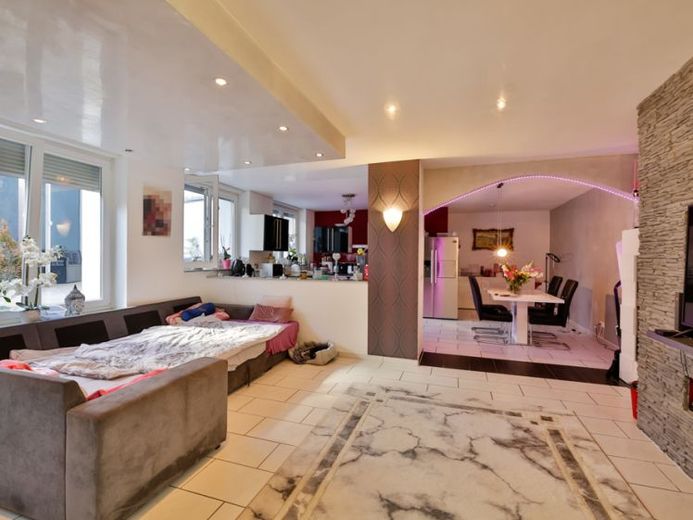 Versteckte Perle! Neuwertige und TOP-ausgestattete 3-Zimmer-Wohnung in zentrumsnaher Lage! – Foto 1