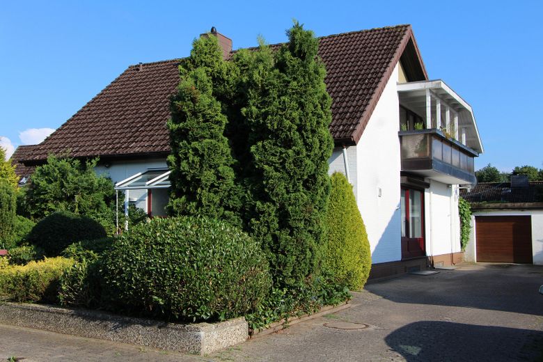 Großzügiges Einfamilienhaus mit vermietetem Obergeschoss – Foto 4