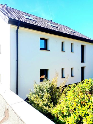 Erstbezug nach Kernsanierung – Rückansicht (fehlender Balkon)