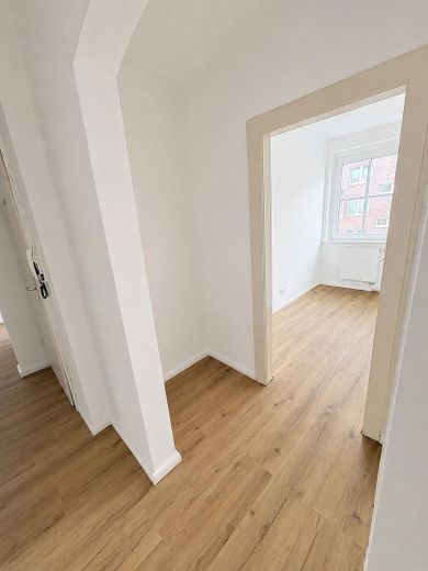 Teil-Renovierte helle 4,5 Zimmer Wohnung mit Balkon – Foto 6