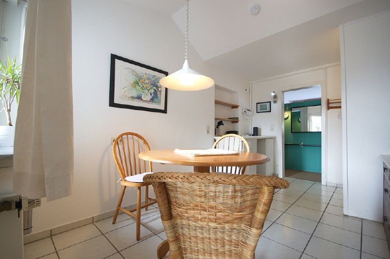 Helle, freundliche Wohnung mit Dachterrasse als Hotelalternative, gutes und ruhiges Wohnumfeld für Pendler – 1a0f4a8dc033b45f9fdff0e7187c2d07de388591.jpg