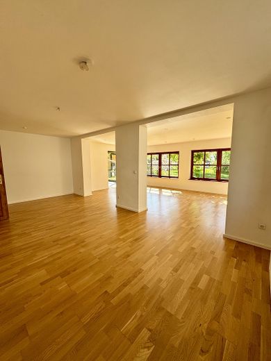 Großzügiges Einfamilien- oder Mehrgenerationen Haus  in Rückersdorf – 995 m² Traumgrundstück – EG Wohnraum mit Kaminanschluss