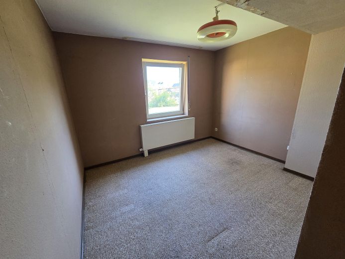 Schönes freistehendes Einfamilienhaus zu verkaufen – Zimmer KG