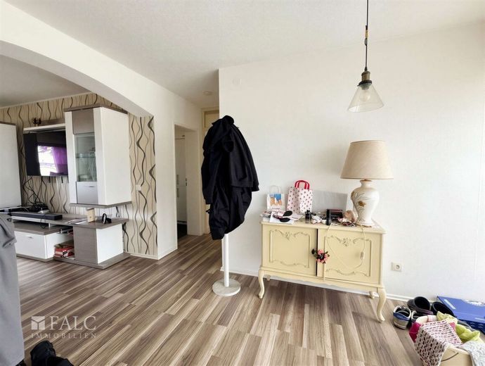 Gut geschnittene 4-Zimmer-Wohnung mit Tiefgaragenstellplatz im Wohnpark – Eingangsbereich