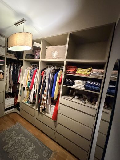 प्रमुख स्थान पर शानदार विलासितापूर्ण जीवन – Master Wardrobe