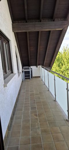 Zweifamilienhaus plus Appartement - Provisionsfrei – Balkon Obergeschoss
