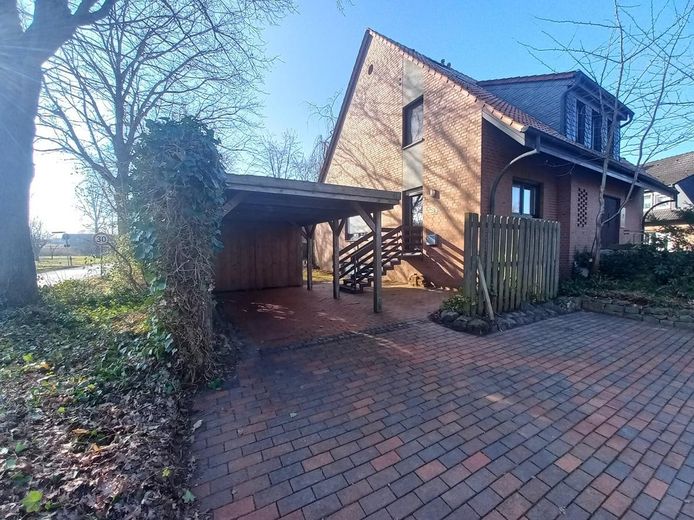 *PROVISIONSFREI* in Lüdinghausen- Einfamilienhaus, Mehrgenerationhaus, Kapitalanlage – GIEBELSEITE CARPORT