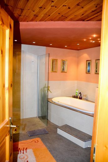 Bad mit Wanne & Dusche