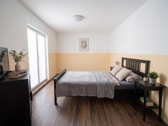 Helle 3-Zimmer-Erdgeschosswohnung mit Terrasse und EBK - ca. 110 m², neuwertig – Foto 4