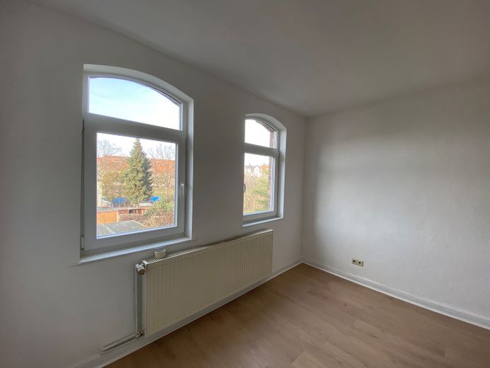 Apartamento con balcón, apto para piso compartido, 4 habitaciones, dúplex, cerca de la estación – Schlafzimmer unten