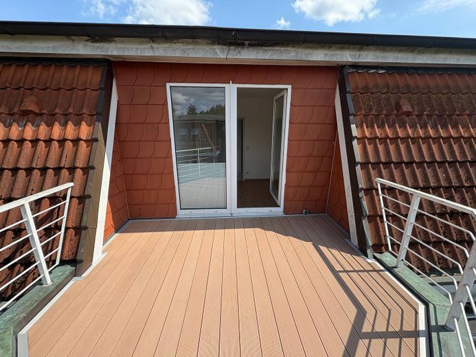 Гарна 3-кімнатна квартира з великим балконом та вбудованою кухнею – Ansicht I: Balkon