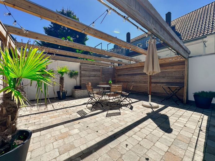 ABSOLUTES EINZELSTÜCK - kernsaniert, ruhig gelegen, mit herausragender Ausstattung – großzügige Terrasse