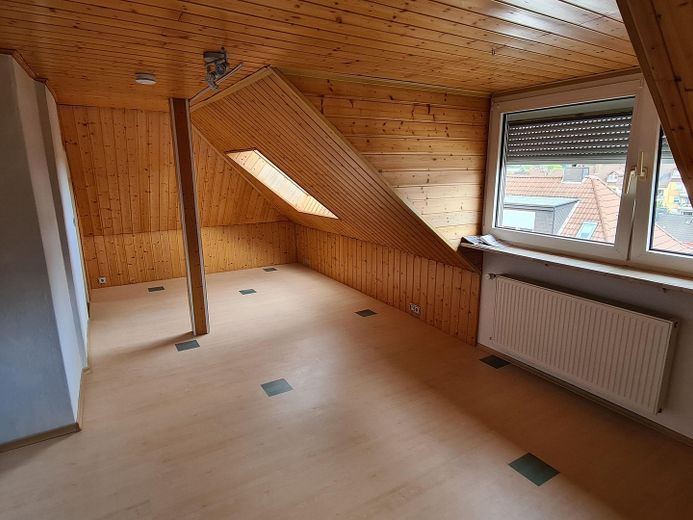 Attractive semi-detached house with two residential units and a large garden – DG Kinderzimmer