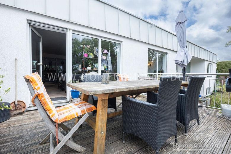 Außergewöhnlicher Designer-Bungalow mit Indoor-Pool, Heimkino  &  Smart-Home in ruhiger Naturlage – e83536f073e8d1a850968a37c51dfc12cedd4d87.jpg