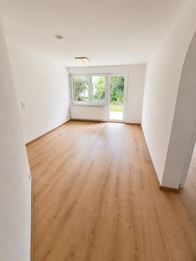 Idyllic 3.5-room apartment with large garden share in KN-Petershausen – Wohnzimmer