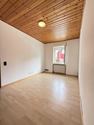 Zentrumnahes Dreifamilienhaus mit großem Garten und Hohentwielblick – alle Wohnungen bezugsfrei – Zimmer 1