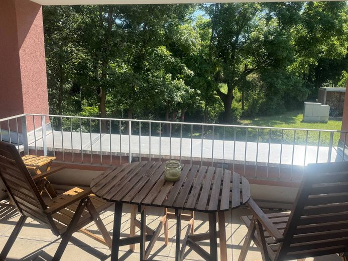 Appartement élégant de 3 pièces avec cuisine équipée et balcon – Musteransicht: Balkon