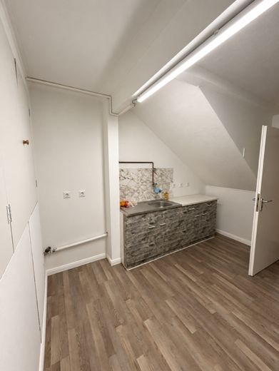 ¡Sin comisión! Nave de almacenamiento de 725 m² incl. oficina en Barsbüttel – Zwischenraum EG mit Küche