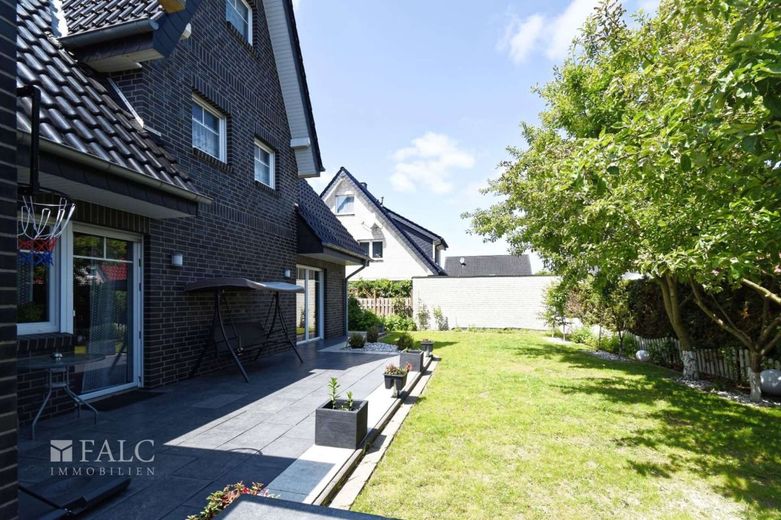 Familienidylle mit Stil: Großzügiges Einfamilienhaus mit Sauna, Garten &amp; hochwertiger Ausstattung – Garten