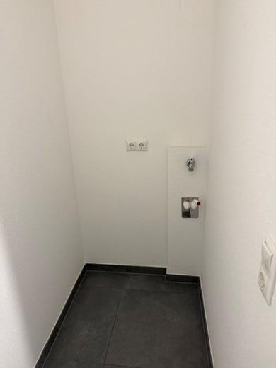 NEUBAU-Erstbezug - Nur 5 Minuten bis zur Bahn!!! – Waschraum