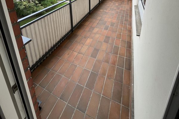 Lichtdurchflutete 4-Zimmerwohnung mit Balkon und Einbauküche zu sofort zu vermieten.