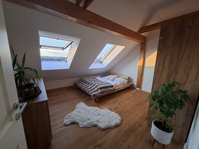 Lutherstraße: 2-Zimmer-Maisonette, fugenloses Bad, tolle Aussicht, Nobilia EBK – Schlafzimmer