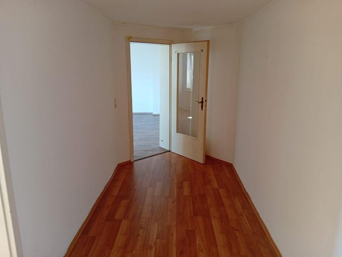 Merseburg - ¡piso renovado de 3 habitaciones! ¡DISPONIBLE DE INMEDIATO! WL6 – Flur 