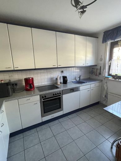 Dużo miejsca dla rodziny – w pełni podpiwniczony dom szeregowy o powierzchni mieszkalnej 146 m² – Küche Erdgeschoss