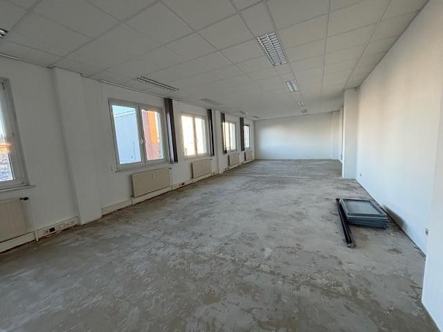 Einzelbüros in Bürogemeinschaft in verschiedenen Größen zu vermieten, ab 7 Euro (netto, kalt) – ateliergeeignet (70 qm-Raum)