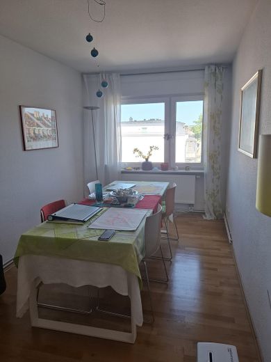 Wunderschöne 3-Zimmer-Wohnung mit Dachterrasse und Balkon in der KA-Oststadt – Esszimmer